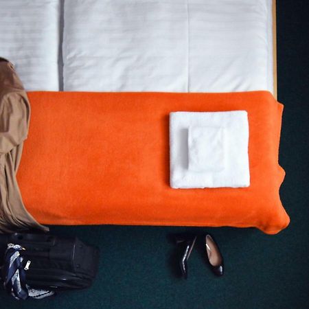 Motel Gombas Eksteriør bilde