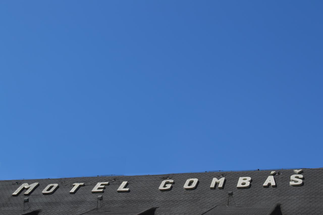 Motel Gombas Eksteriør bilde