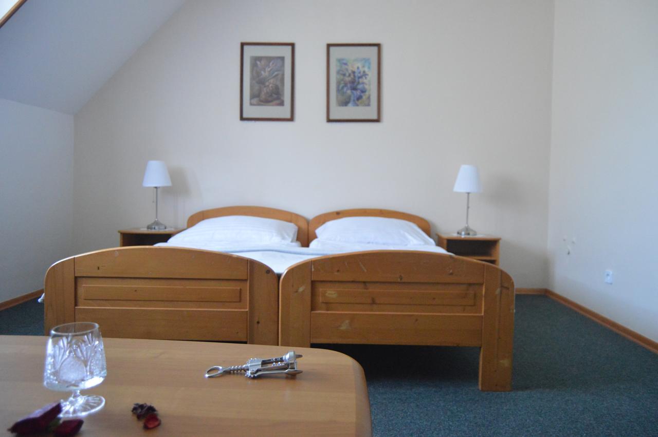 Motel Gombas Eksteriør bilde