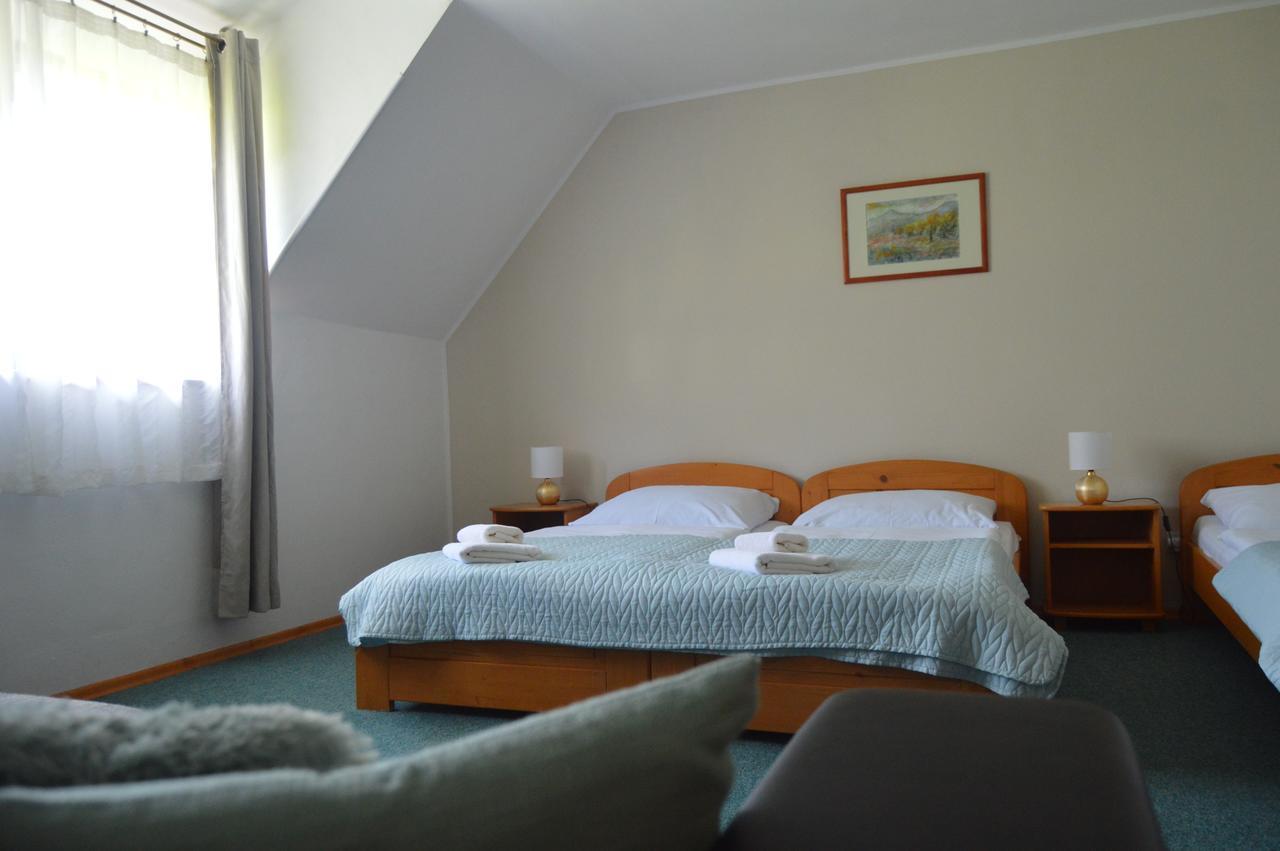 Motel Gombas Eksteriør bilde
