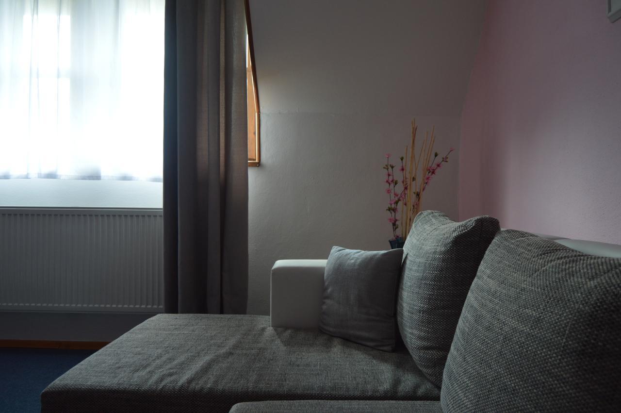 Motel Gombas Eksteriør bilde
