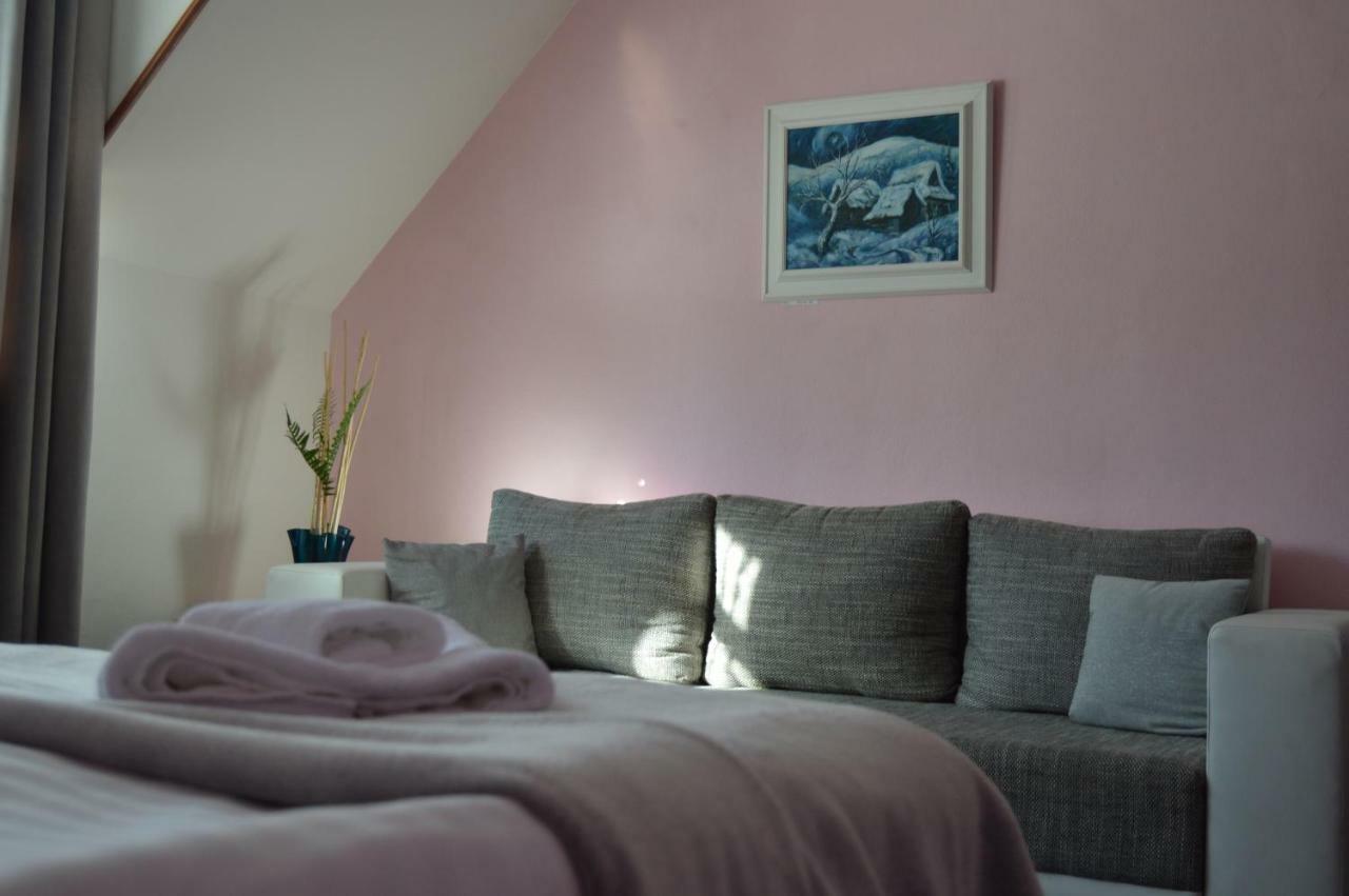 Motel Gombas Eksteriør bilde